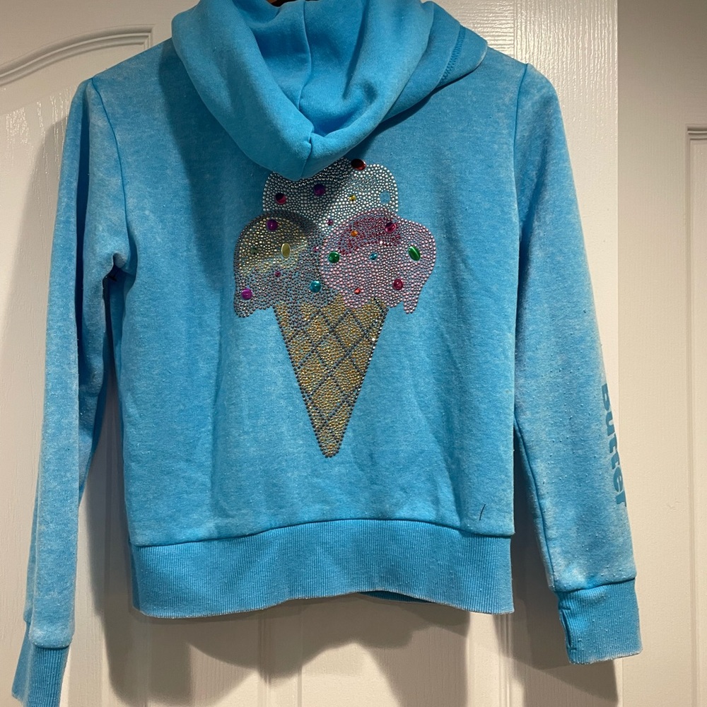 Very comfortable sweatshirt 8/10